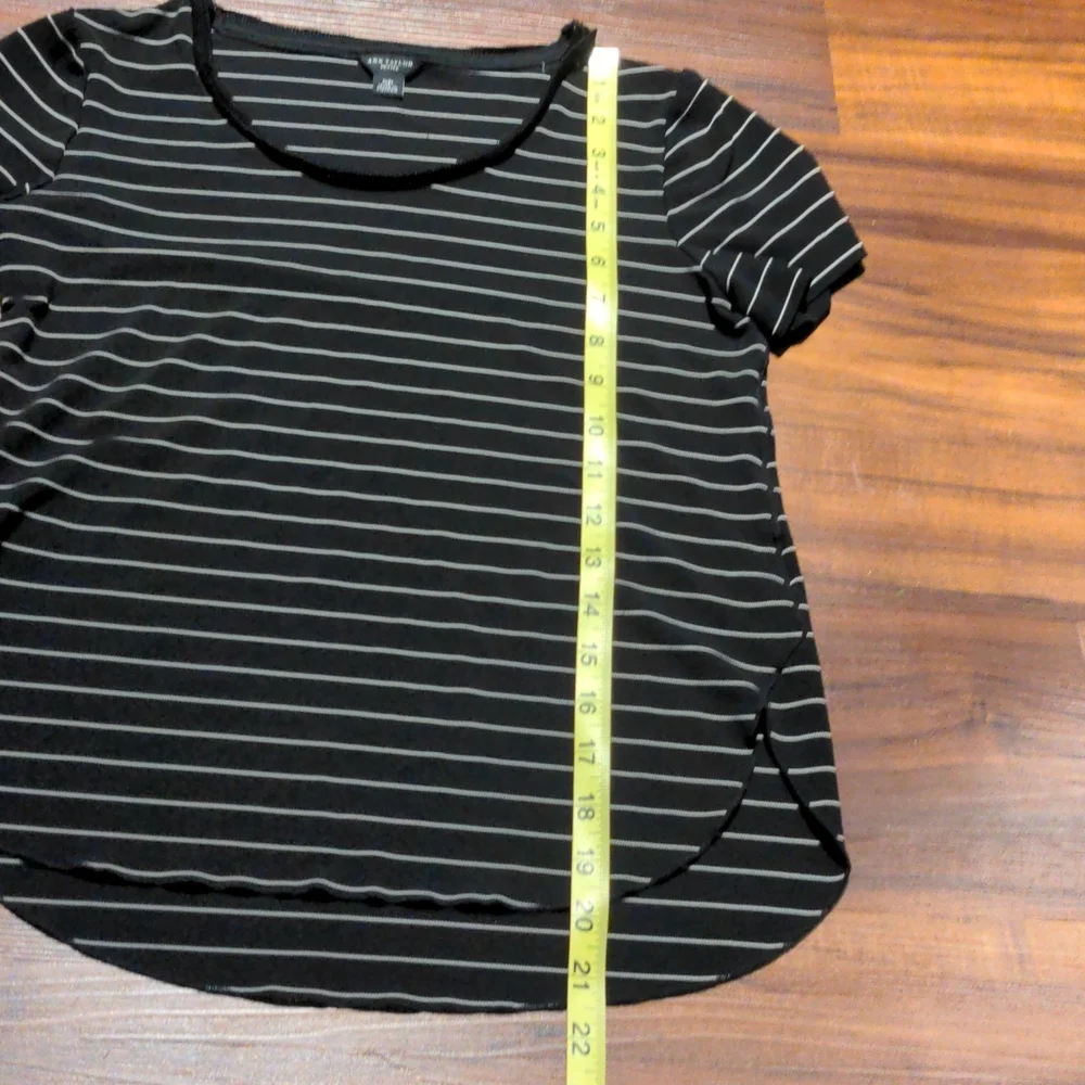 Ann Taylor Black and White Top size SP - Picture 4 of 5